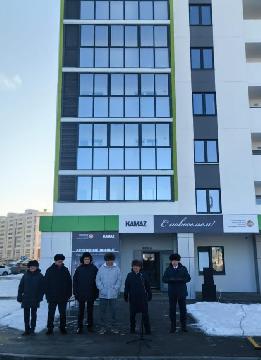 «КАМАЗ» передал ключи от первых арендных квартир работникам компании