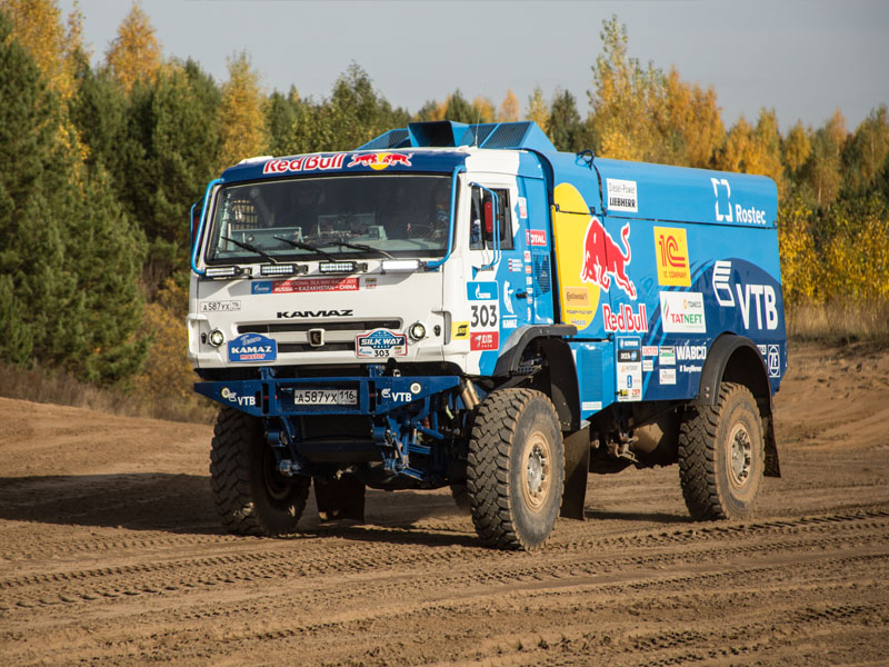«КАМАЗ-мастер» организовал тест-драйв гоночных грузовиков для сми