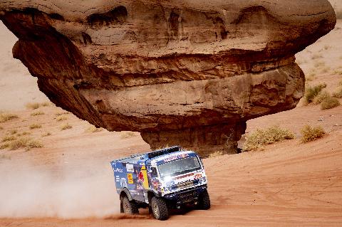 «Трамвай» №10 по маршруту Неом – Аль-Ула