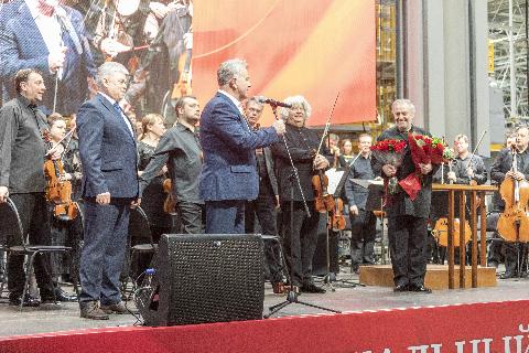 Оркестр Мариинского театра выступил на «КАМАЗе»