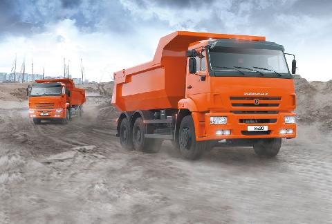 Самосвалы КАМАЗ едут в Чайковский