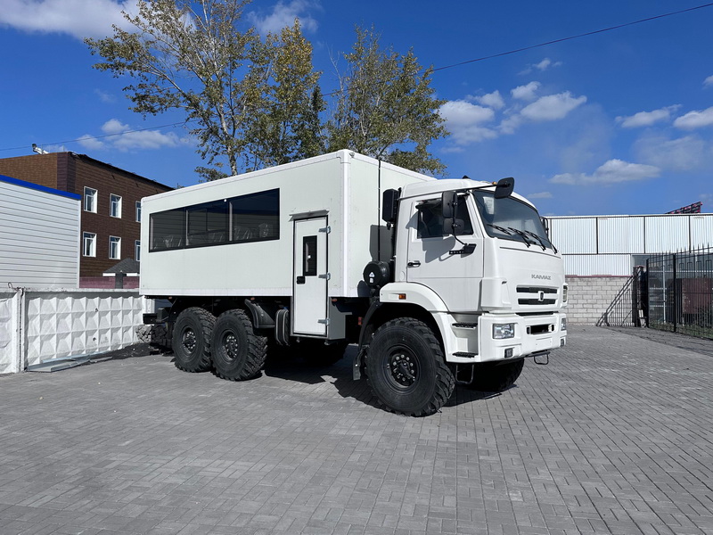 Вахтовый автобус 28 мест на шасси КАМАЗ 43118 (6х6)