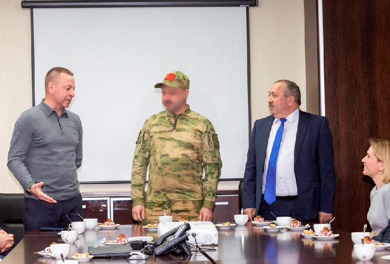 Руководители «КАМАЗа» встретились с мобилизованным сотрудником компании