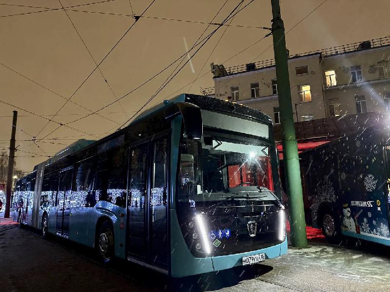 В Санкт-Петербурге протестируют новый автобус-гармошку КАМАЗ В Санкт-Петербурге протестируют новый автобус-гармошку КАМАЗ