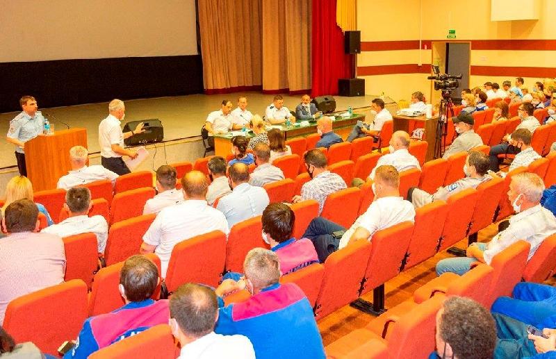 Встреча трудового коллектива с представителями правоохранительных органов Встреча трудового коллектива с представителями правоохранительных органов
