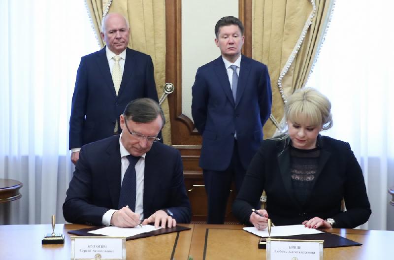 ПАО «КАМАЗ» и ООО «Газпром газэнергосеть гелий» подписали Дорожную карту по серийному выпуску монотопливных тягачей для транспортировки гелия в ИЗО-контейнерах