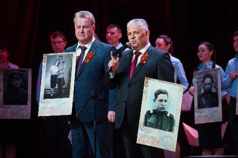 Камазовцы поздравили ветеранов с Днём Победы
