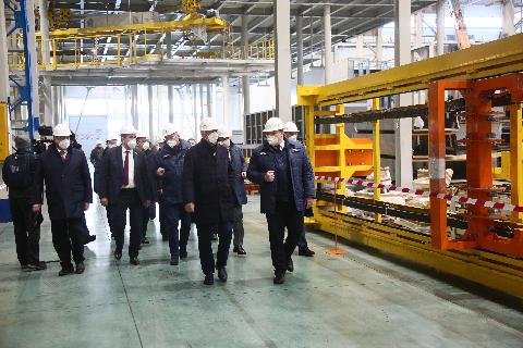 Сергей Чемезов и Алексей Песошин посетили прессово-рамный завод «КАМАЗа»