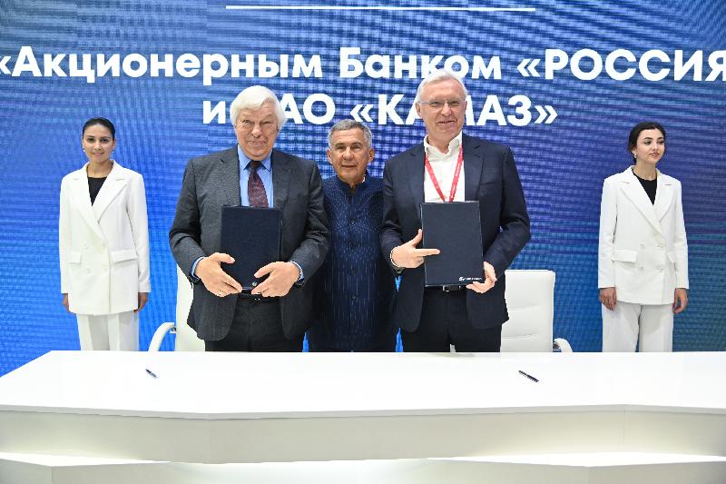 ПАО «КАМАЗ» и Банк «РОССИЯ» подписали соглашение о сотрудничестве ПАО «КАМАЗ» и Банк «РОССИЯ» подписали соглашение о сотрудничестве