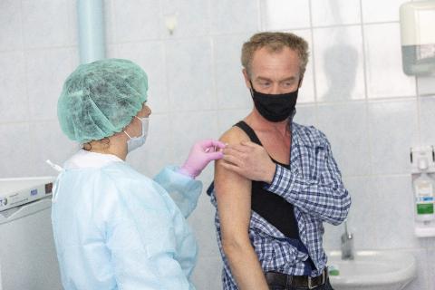 На «КАМАЗе» от коронавируса привито более 75 процентов персонала