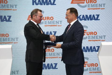 Первый КАМАЗ на СПГ для «ЕВРОЦЕМЕНТ груп»