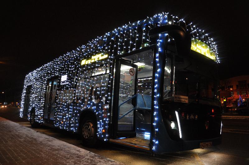 Новогодний электробус КАМАЗ на улицах Белгорода