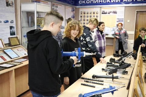 Экскурсия в Группу ОАТ для профориентации школьников