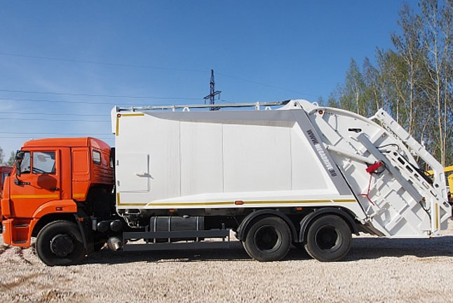 Мусоровоз с задней загрузкой McNeilus 19