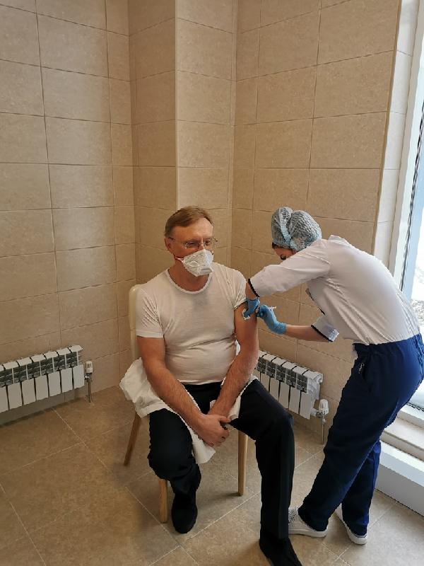 Генеральный директор «КАМАЗа» прошёл вакцинацию от COVID-19 Генеральный директор «КАМАЗа» прошёл вакцинацию от COVID-19